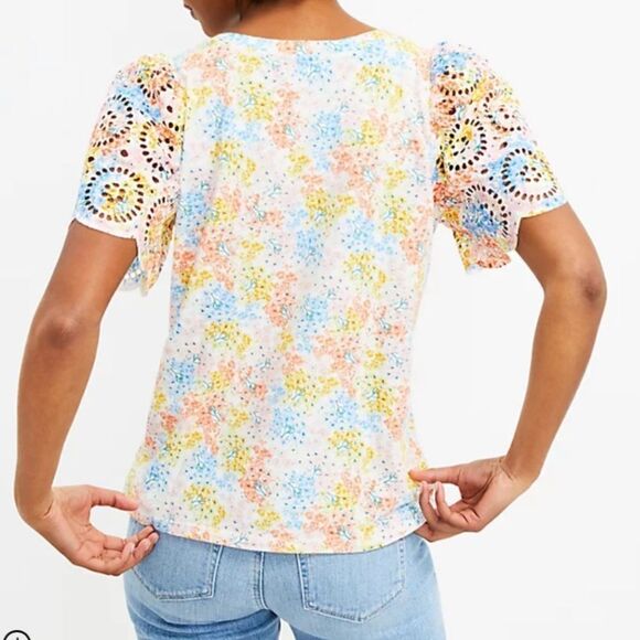 NWT Ann Taylor LOFT 🌸🌼 Floral Cotton Flutter Sleeve -Tee Shirt Size Medium - Picture 2 of 14
